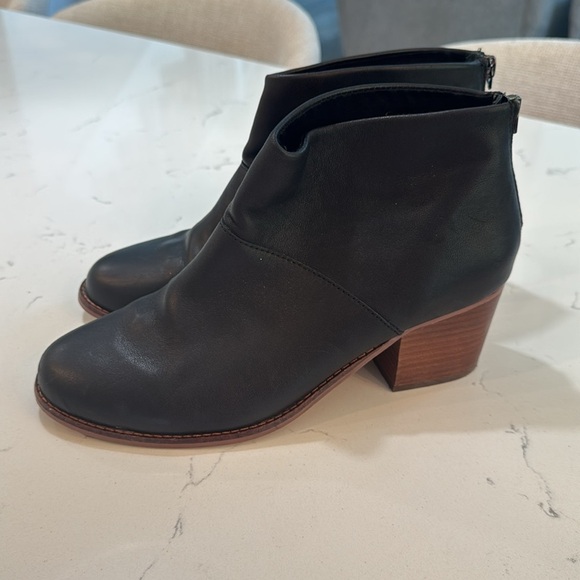 Tom’s black boots with brown heel.  Women’s size 9. Great used condition! - Picture 3 of 9